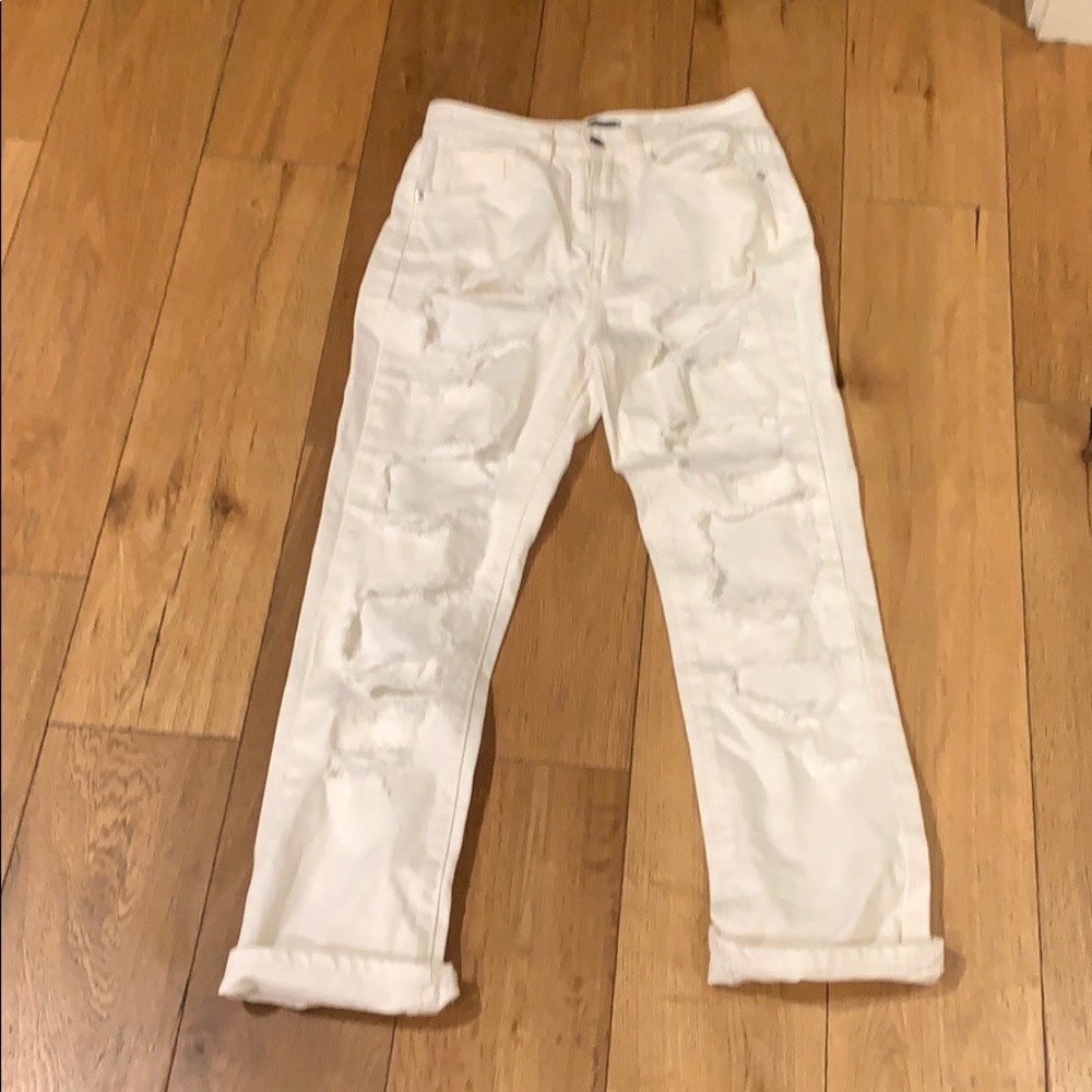 Super cute white ripped jeans